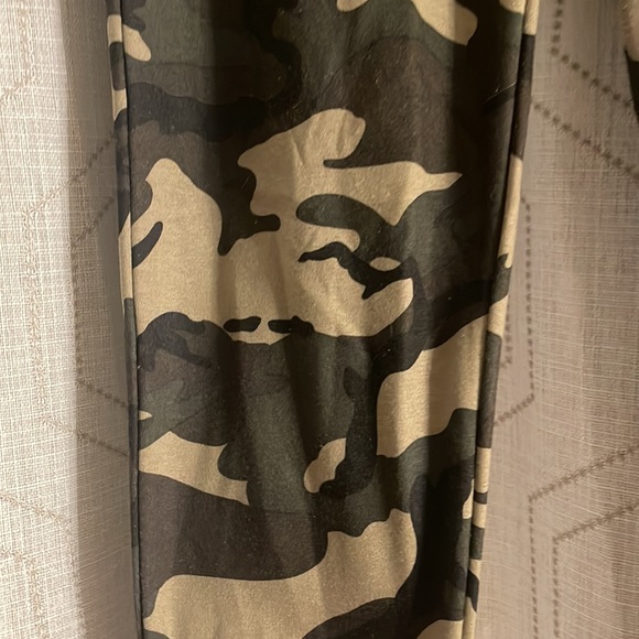 Blue Topic, Women’s, L, Camouflage Sweatpants w/Ribbed bottom - Picture 3 of 10